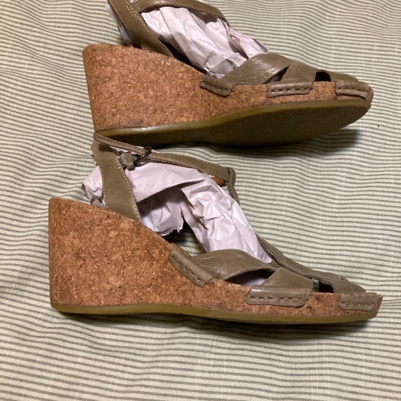 Clark’s Artisan T-Strap wedge shoes - Picture 2 of 6